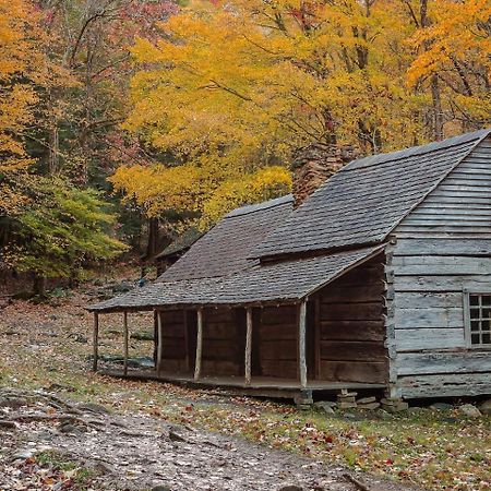 Romantic Mtn Cabin Hot Tub & Jacuzzi Views Sevierville Exterior foto