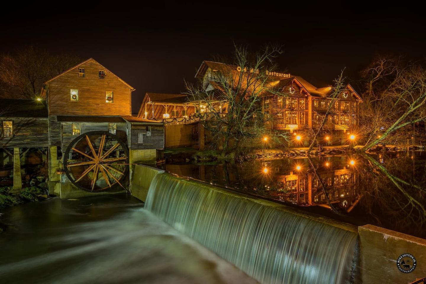 Romantic Mtn Cabin Hot Tub & Jacuzzi Views Sevierville Exterior foto
